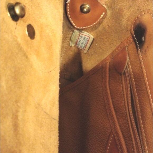 Rare NORFOLK Dooney & Bourke Dome Shoulderbag w added Tassel Accent Chain - Picture 12 of 16